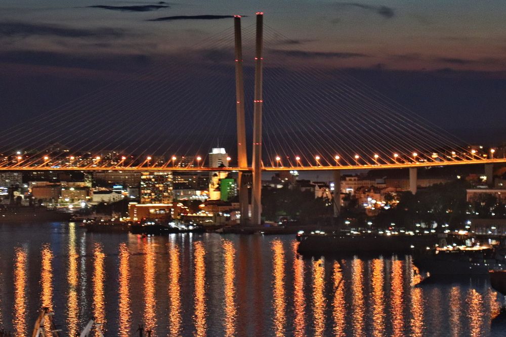 Золотой мост ночью