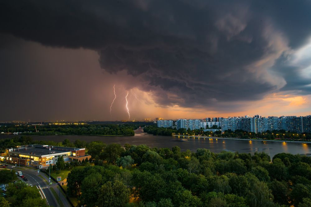 Гроза в Москве.