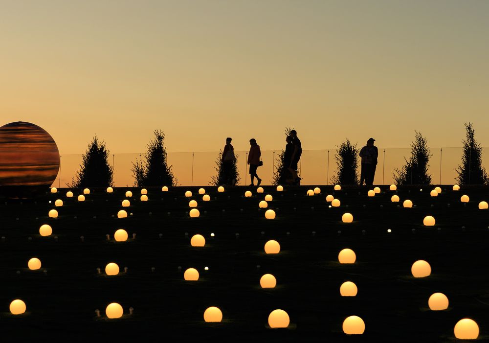 Лики средь огней