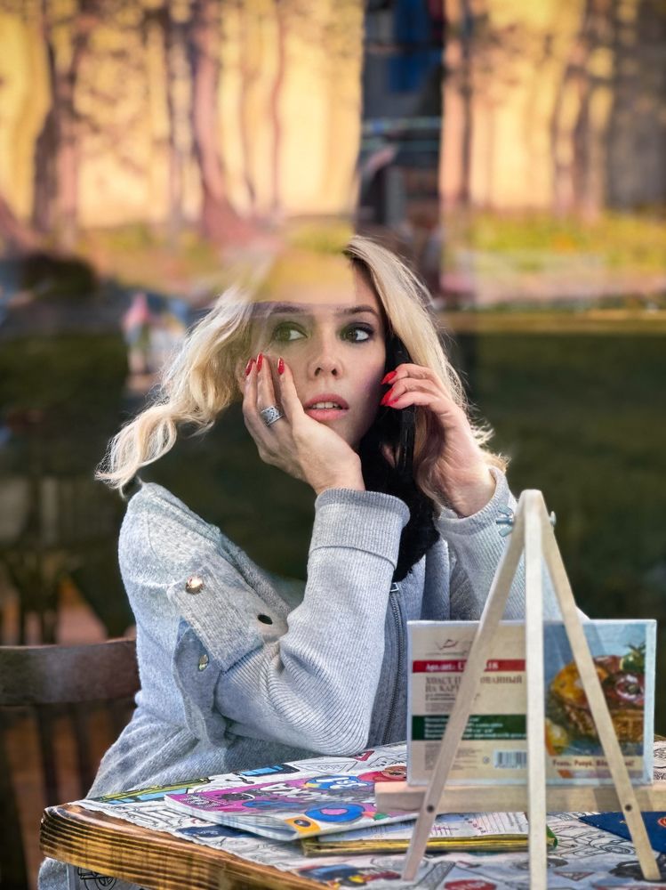 Девушка в окне