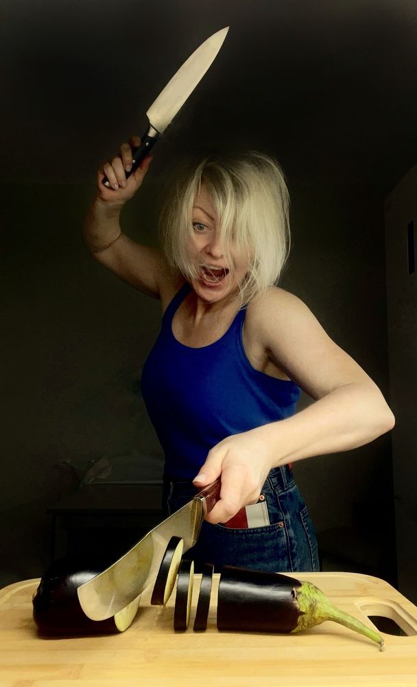 И пустяк, что не наточены ножи...)