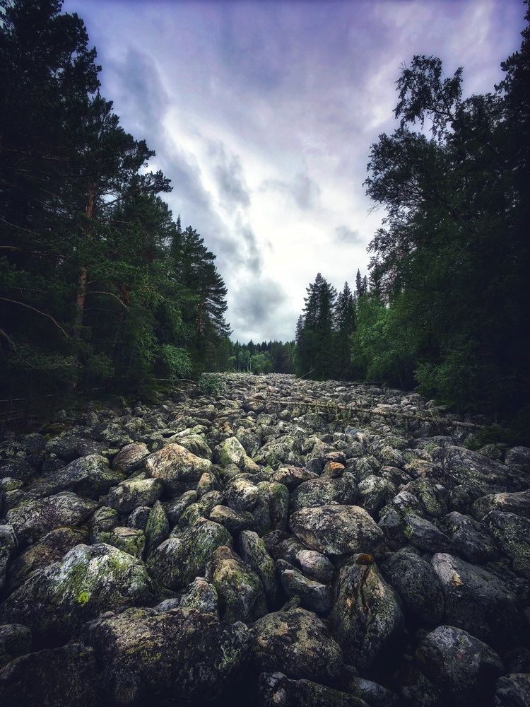 Каменная река