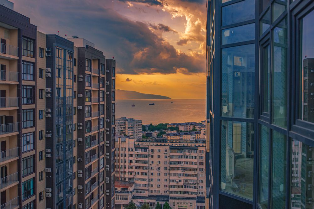 Море зажатое домами. Город Новороссийск.