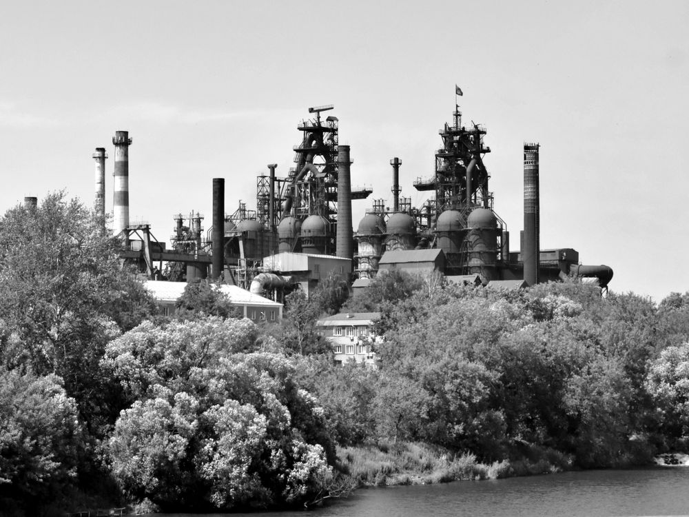 Железный монстр (The iron monster)