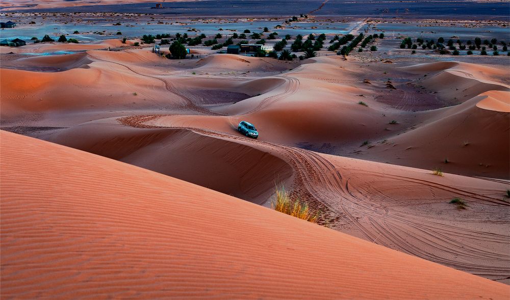 Барханы Сахары, освещенные вечерним светом