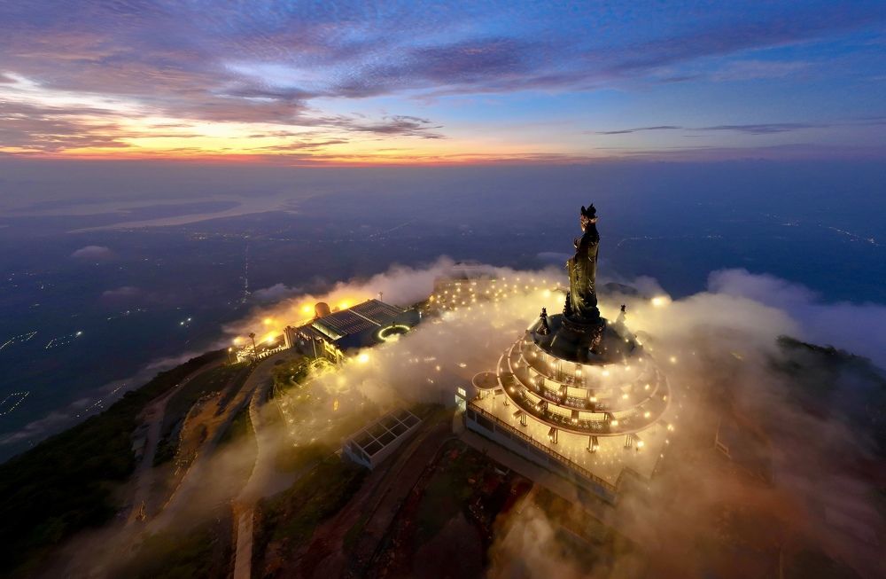 Bình minh trên đỉnh Vân Sơn núi Bà Đen