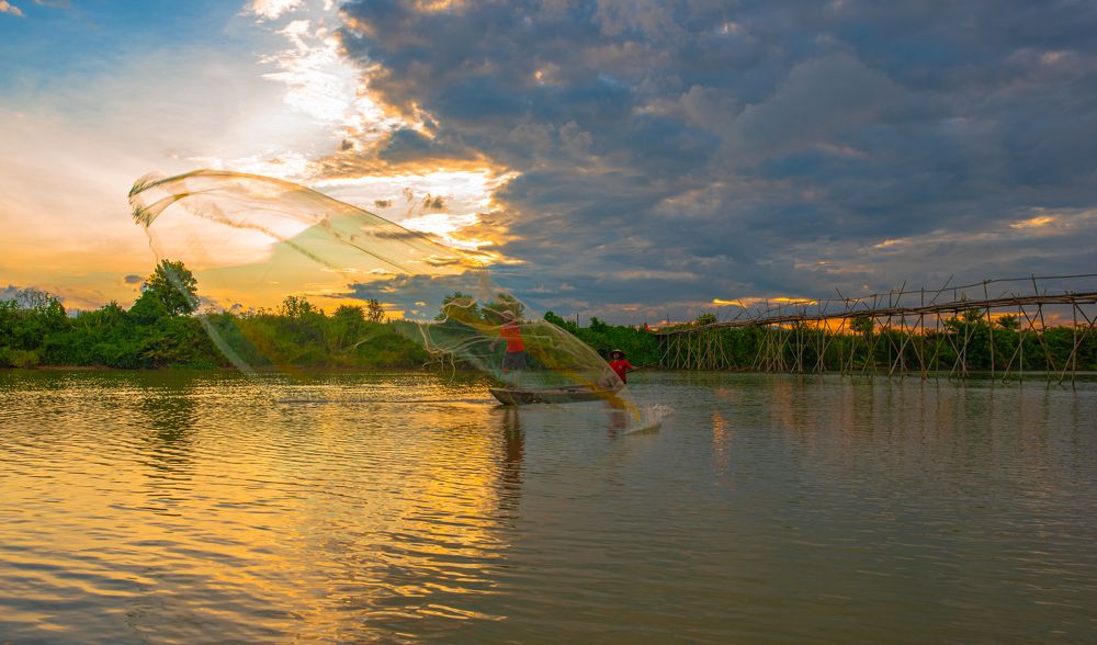 Chiều về trên sông Cẩm Đồng