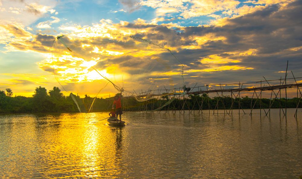 Chiều về trên sông Cẩm Đồng