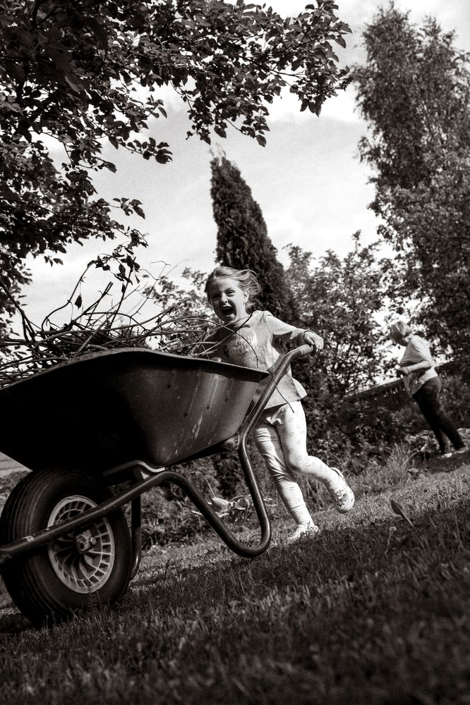 Угнала тачку