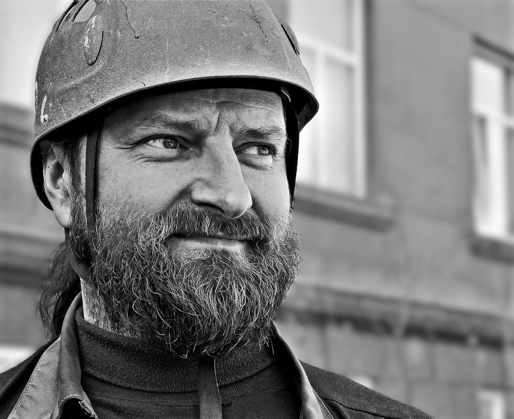 Строитель.