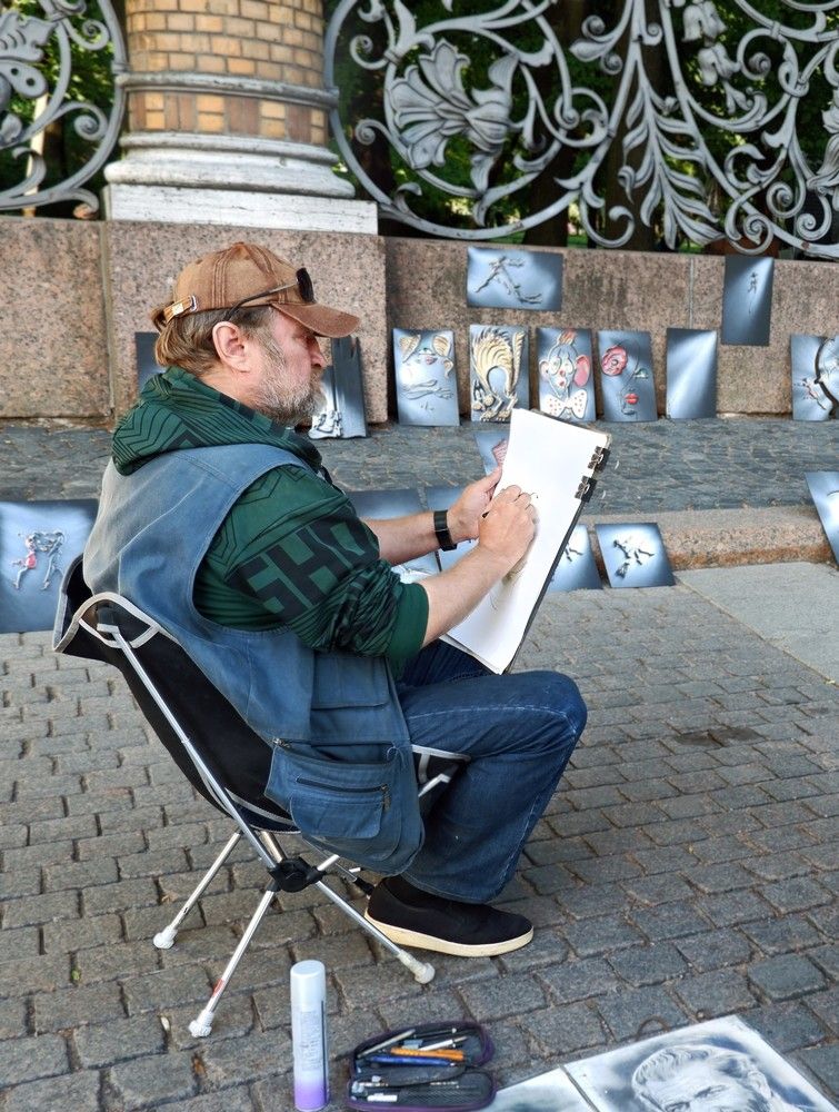 Портретист.