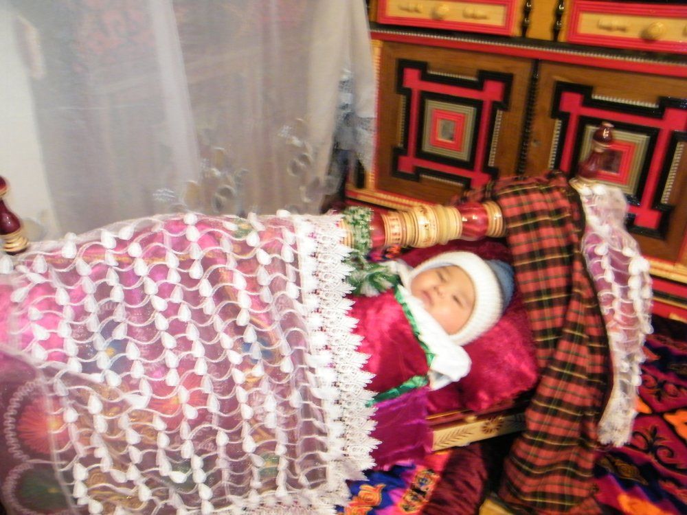 в киргизии проводится мероприятия называется "Бешик той"