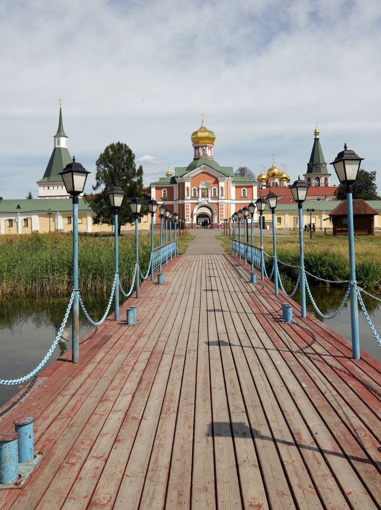 Мостки в монастырь (Bridges to the monastery