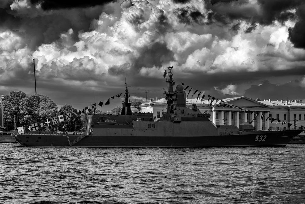 Грозный сторож Бойкий на рейде Невы