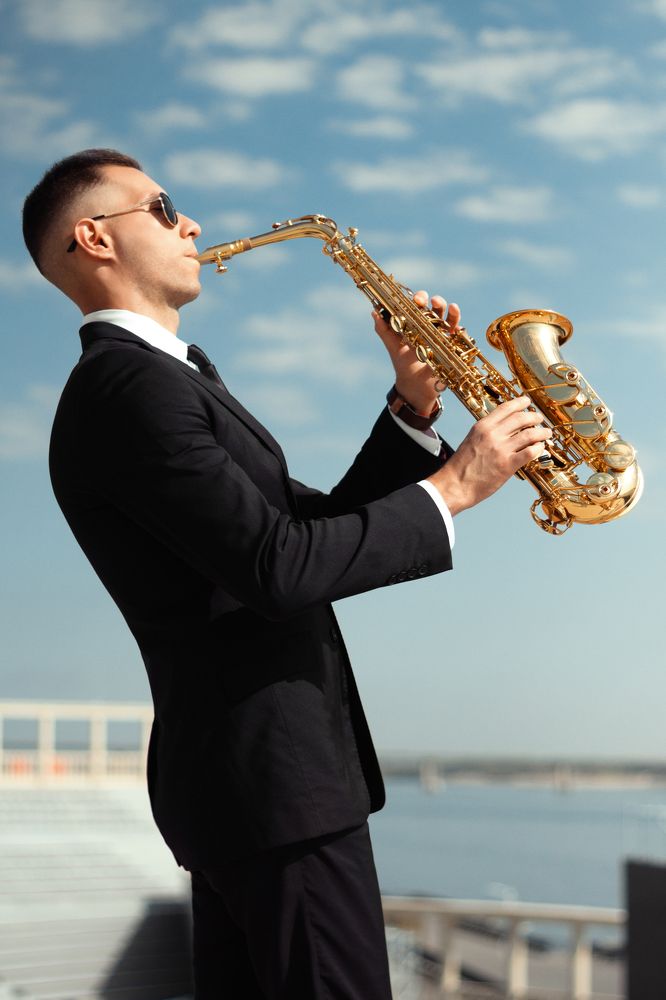 Живое исполнение.