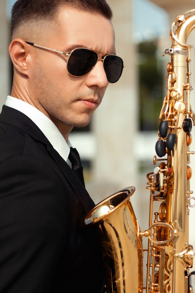 Саксофонист.