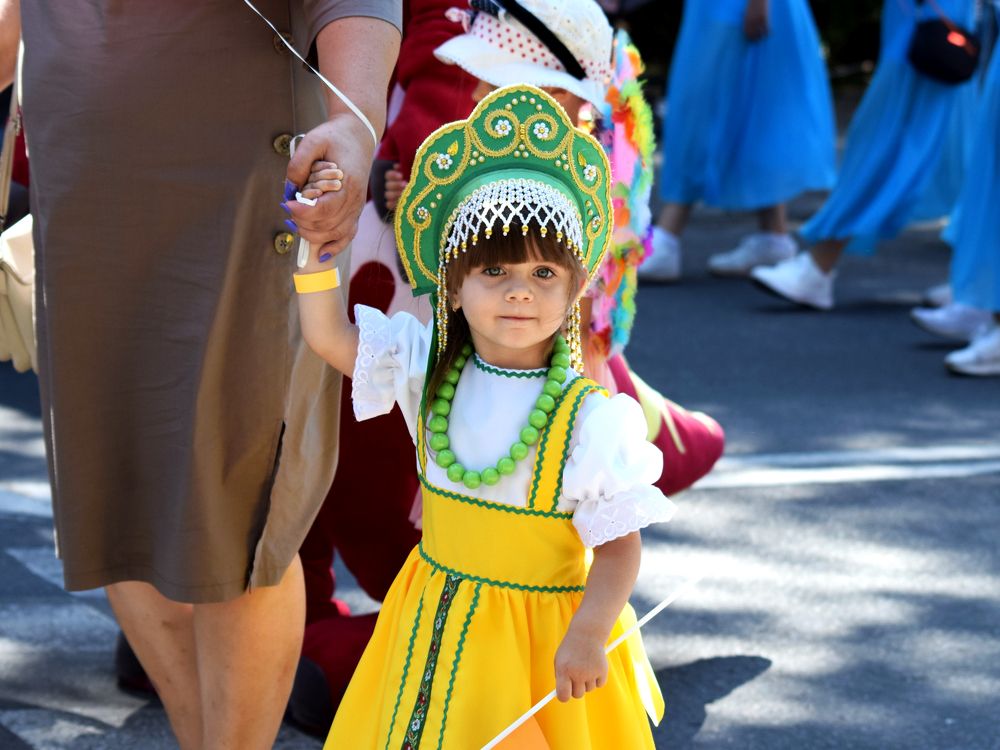 Русская красавица на детском Карнавале.