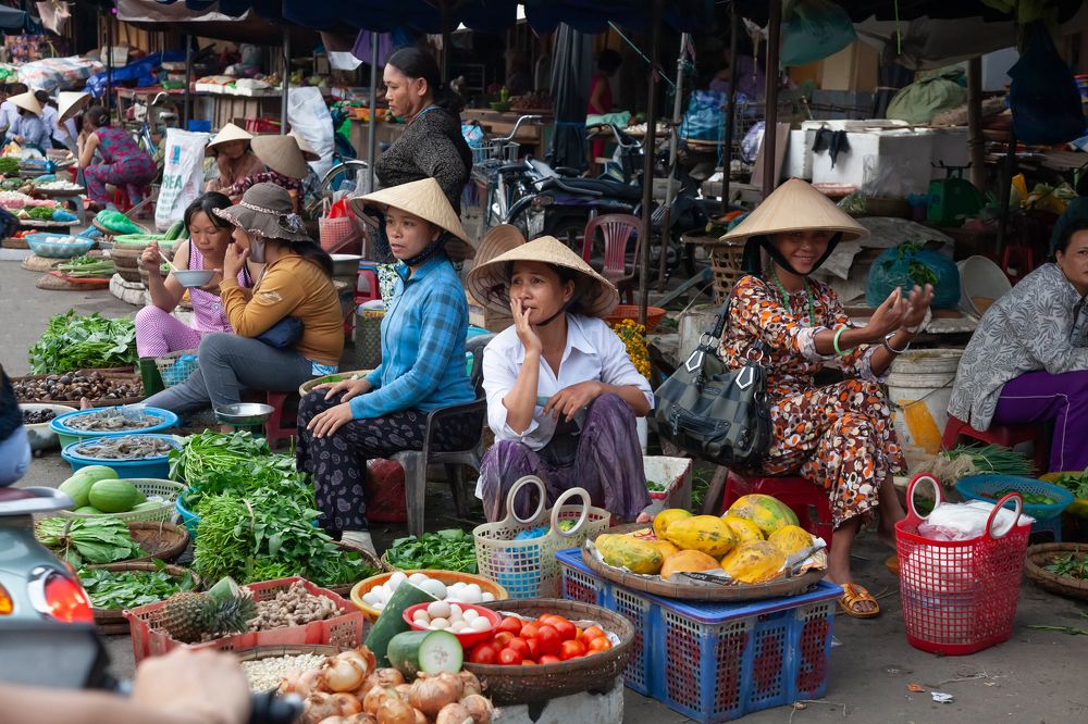 Vegetable sellers at the market in HoiAn, Vietnam