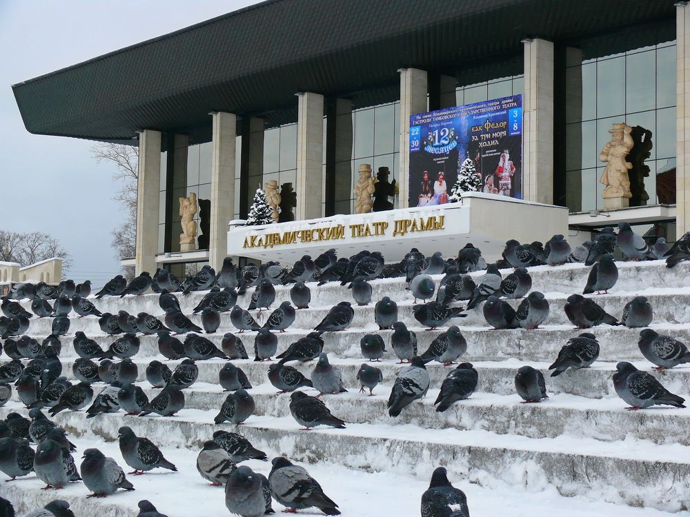 В театре сегодня АНШЛАГ.