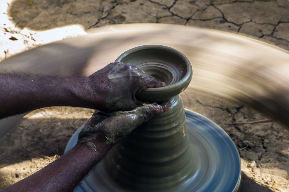 Potter makes pottery.