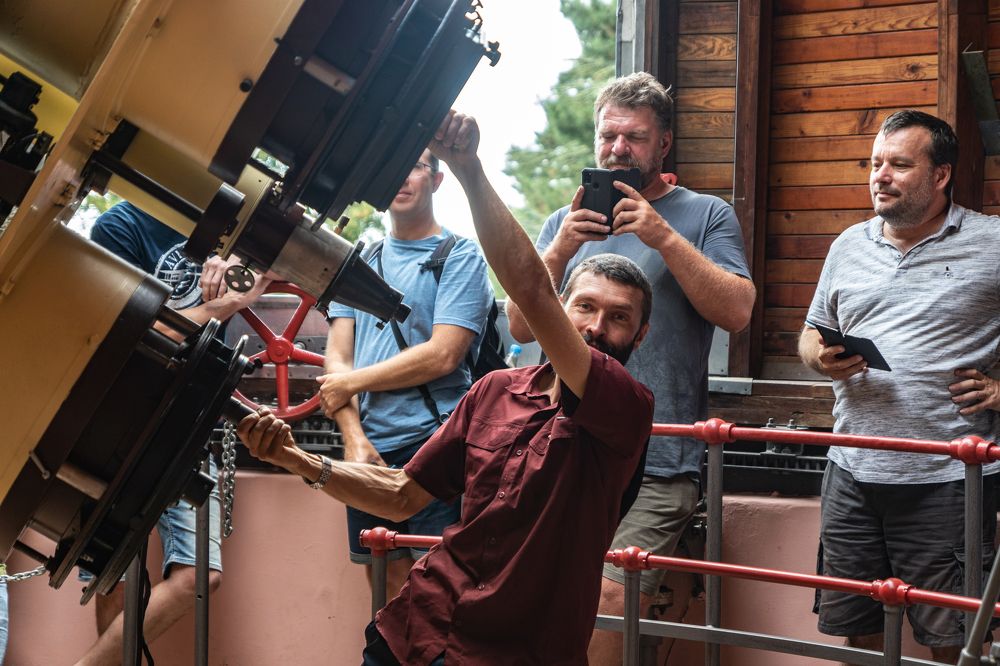 Астроном и телескоп