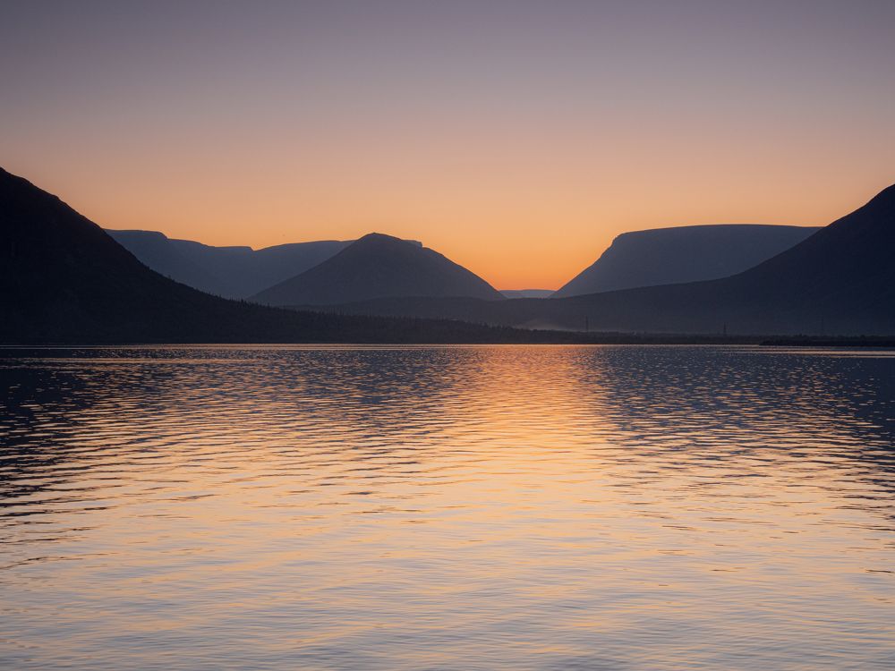 Озеро Большой Вудъявр и Хибины. После заката.