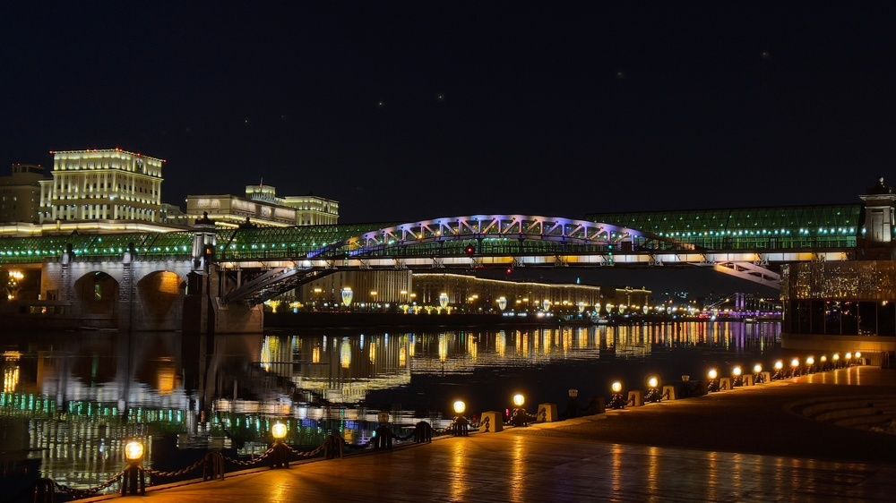 Пушкинская набережная, Москва