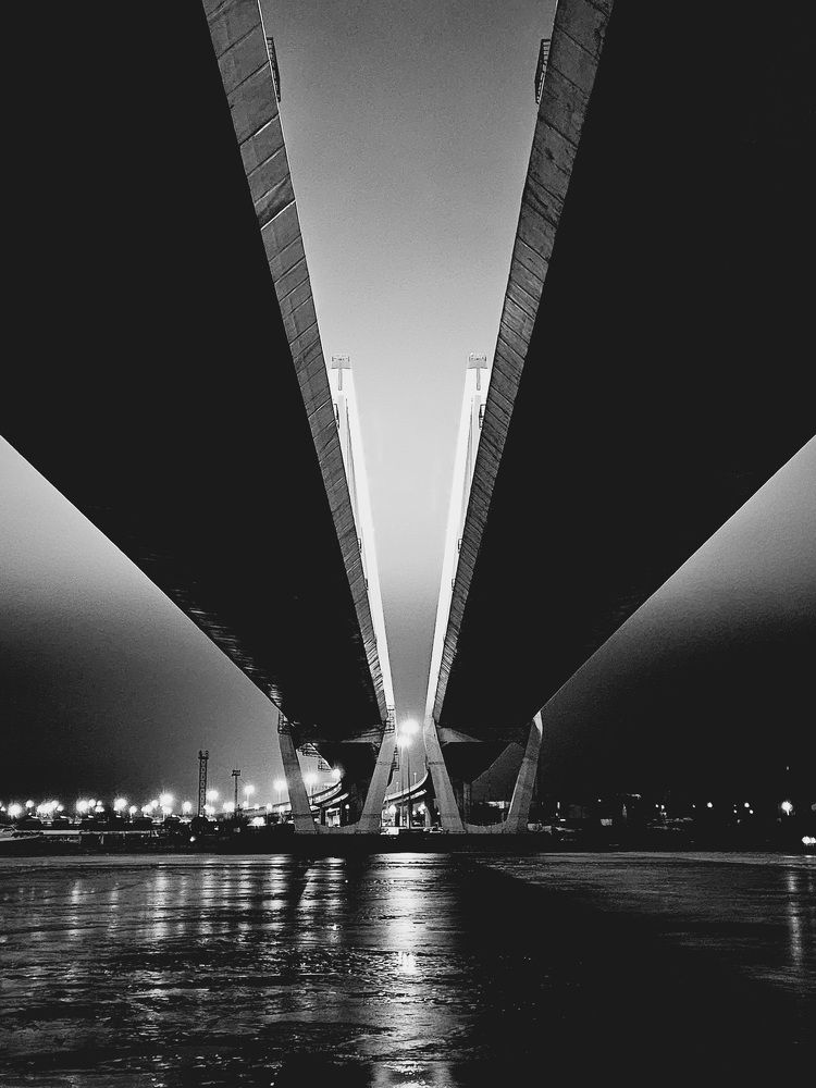 Под мостом