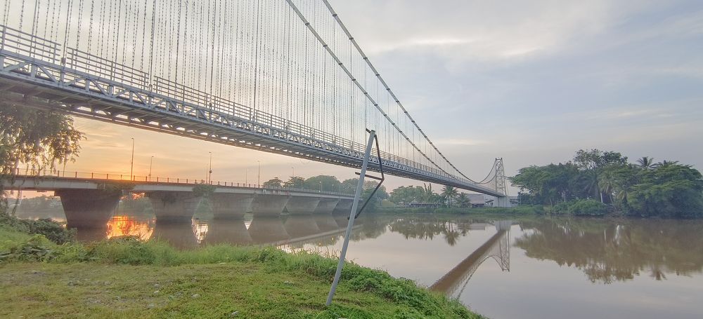 Modern Bridge & Classic Bridge in 1 place before sun rising up.