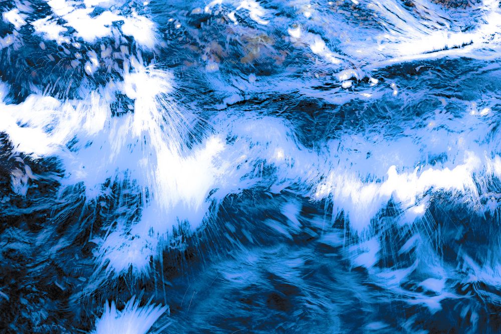 emotions of purity in movements of the sea