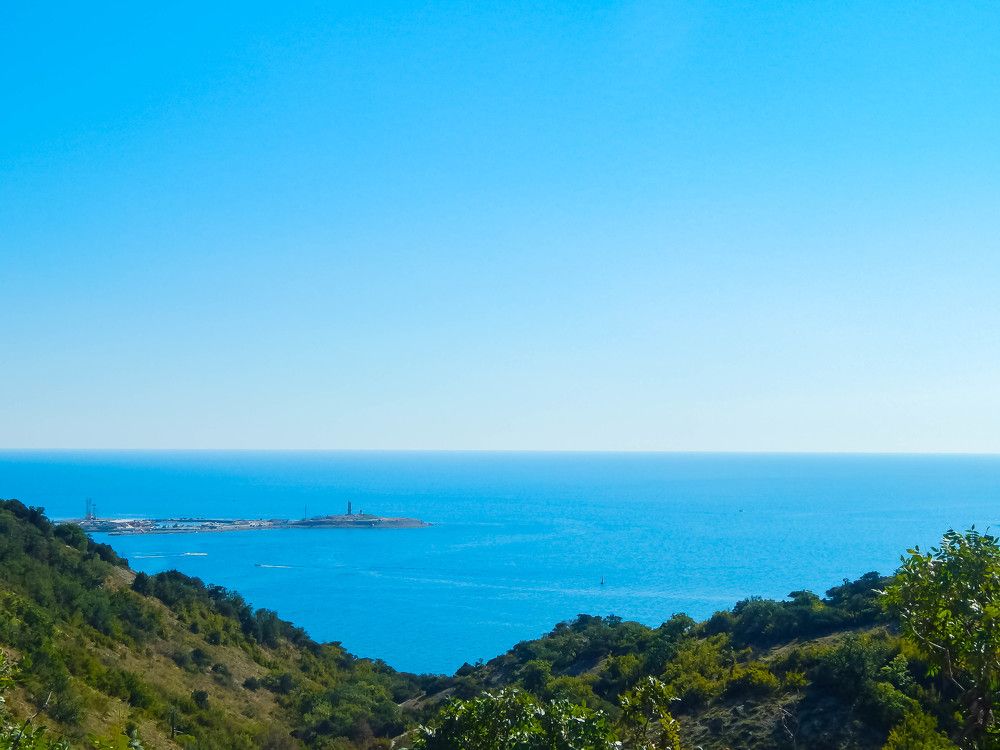 Бесконечные просторы моря...