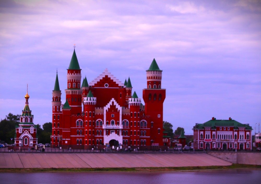 КАК СТАРИННЫЙ ЗАМОК