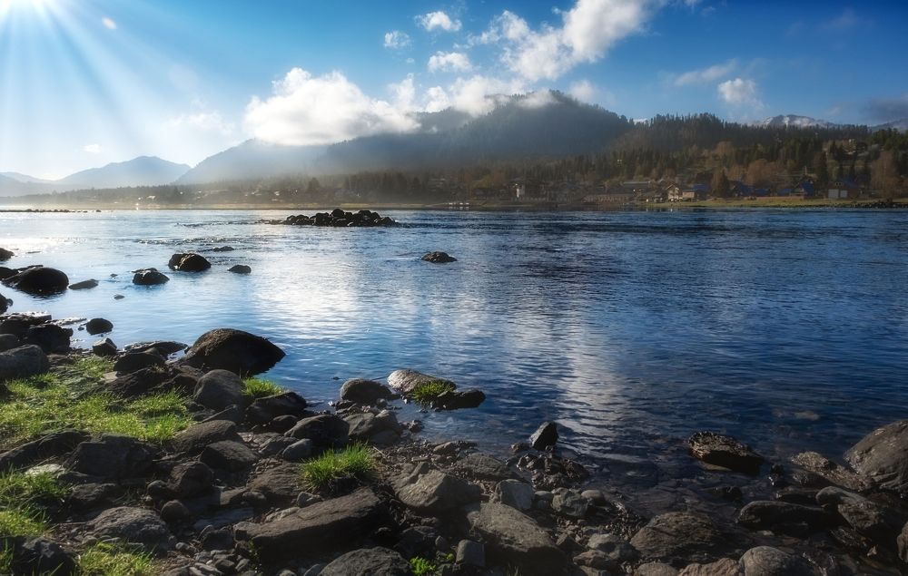 Река Бия на выходе из Телецкого озера.