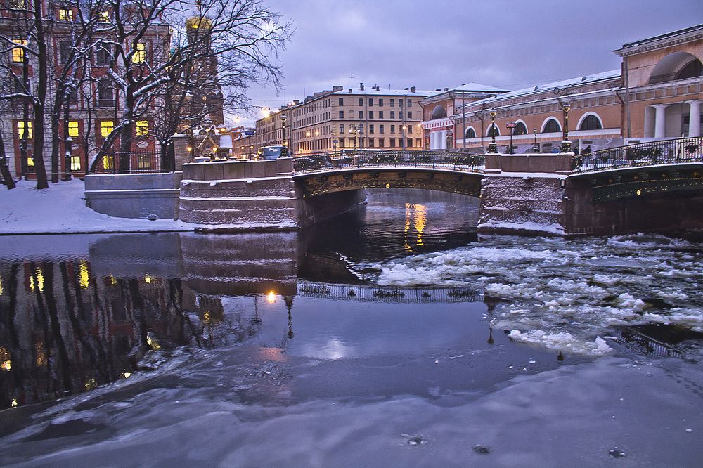 Трехмостье. Театральный и Трехколесный мосты через Мойку.