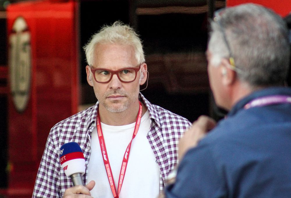 Телеведущий.