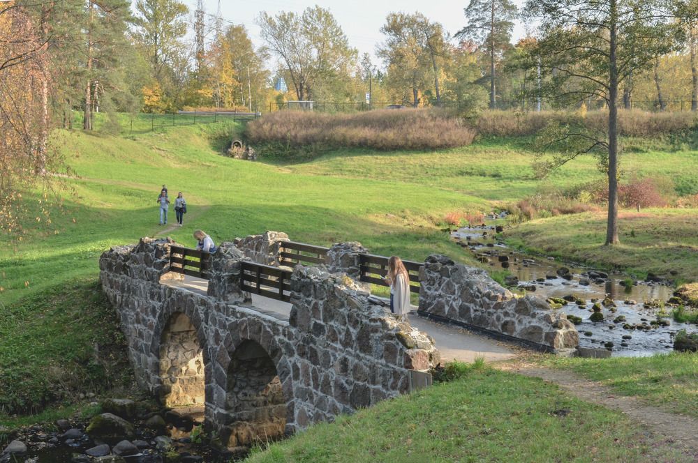 Мост, который хочет выглядеть старинным
