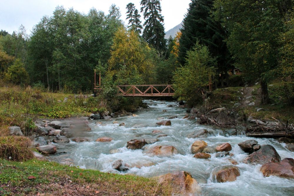 Мостик на горной речке