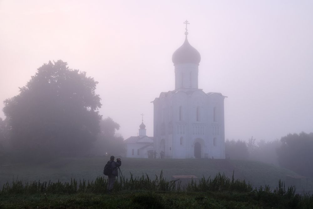 Фотограф встречает рассвет.