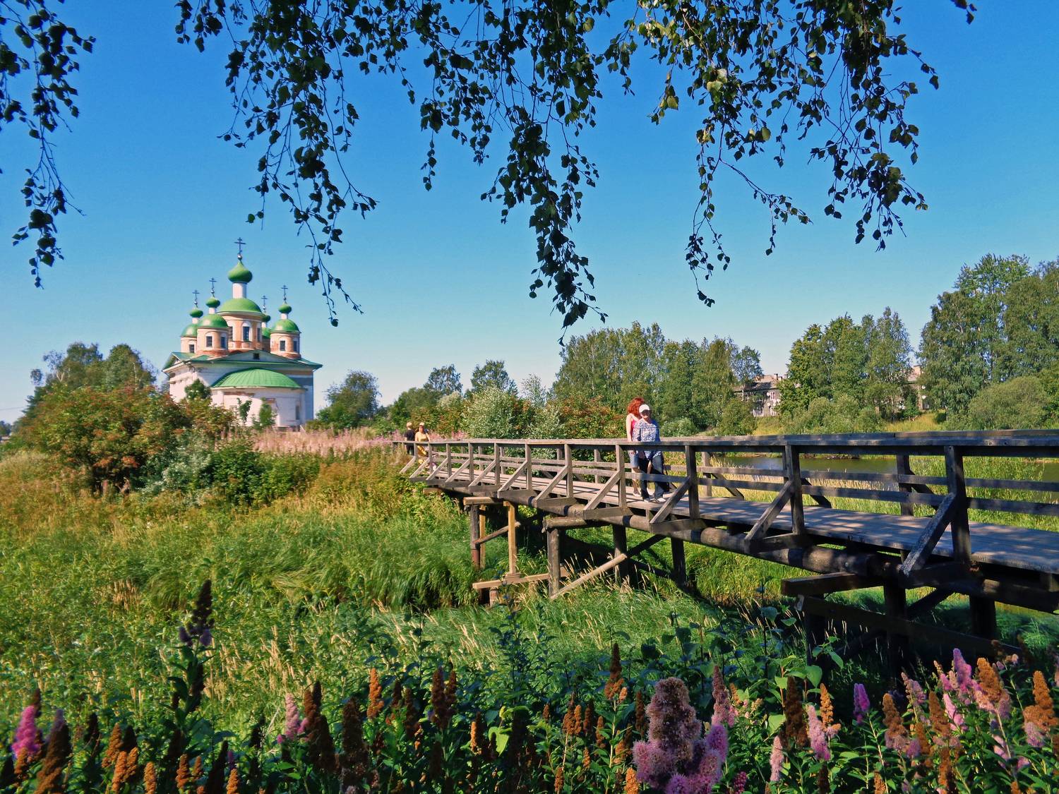 Олонец. Мост, ведущий к собору Смоленской иконы Божией матери.