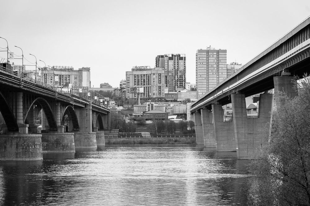 Между двух мостов/Between two bridges