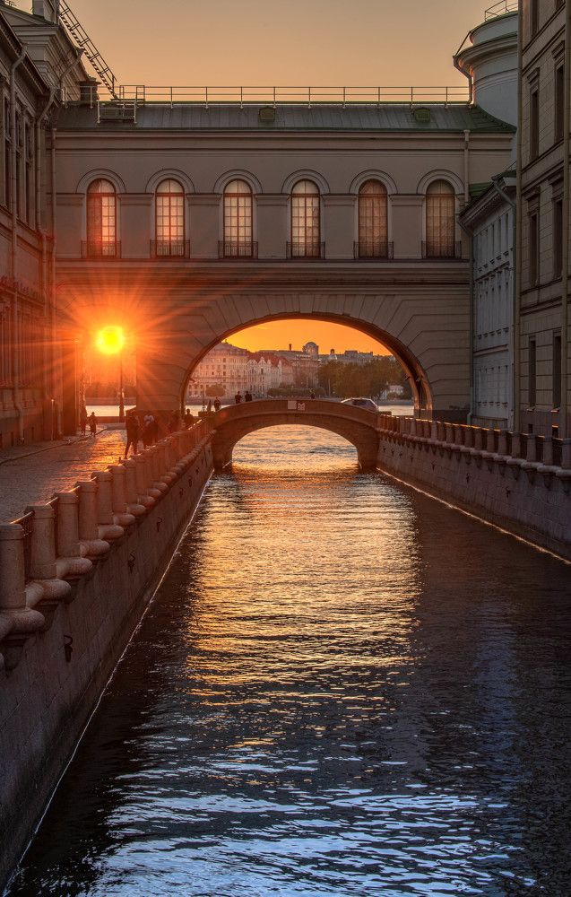 Закат у Эрмитажного моста.Санкт -Петербург
