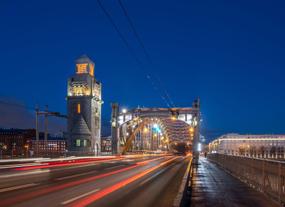 Мост Петра Великого. Санкт-Петербург