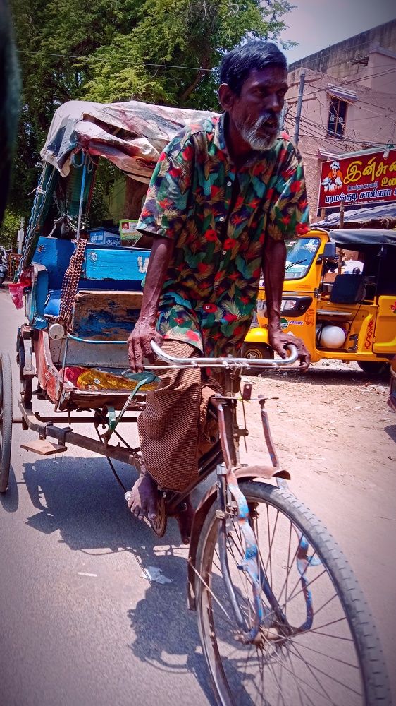 Rickshaw Chronicles: Faces of Resilience