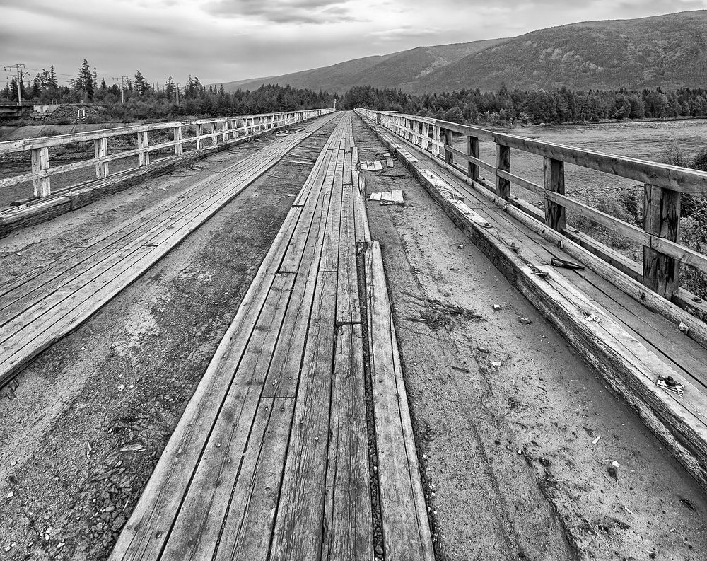 Мост через реку Тыя