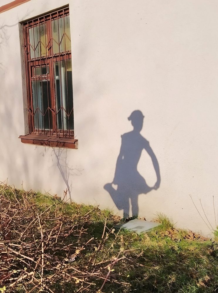 Девушка с кувшином