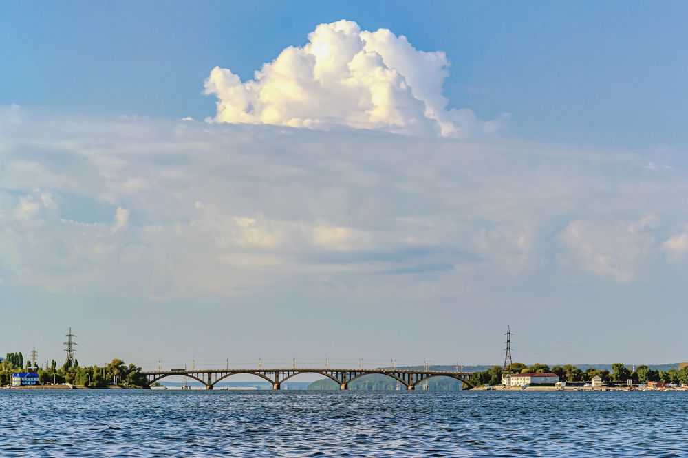 Вид на мост с берега