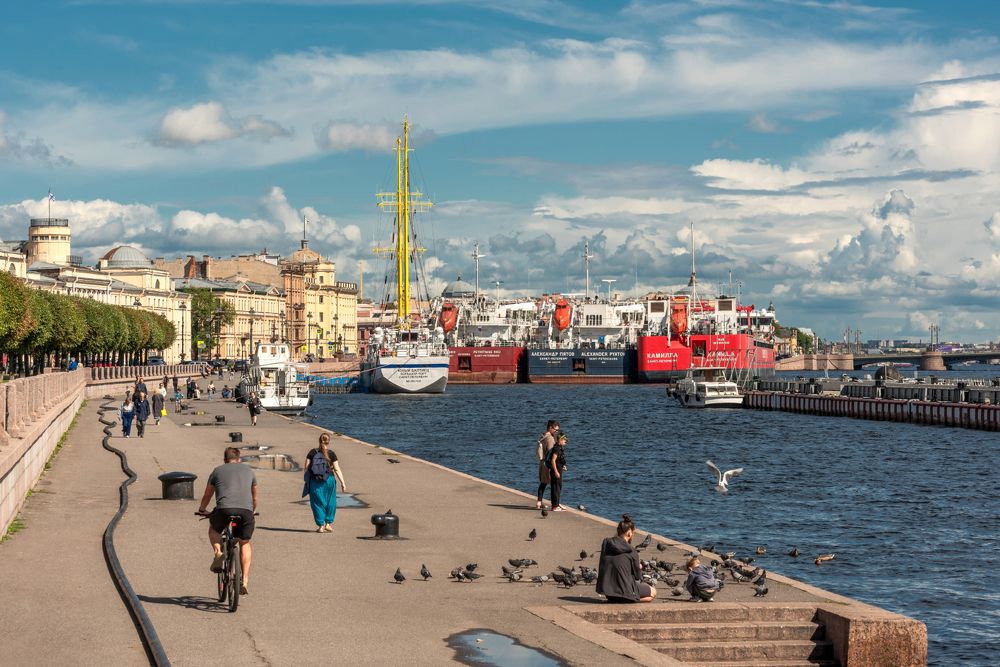 Прогулка по набережной лейтенанта Шмидта