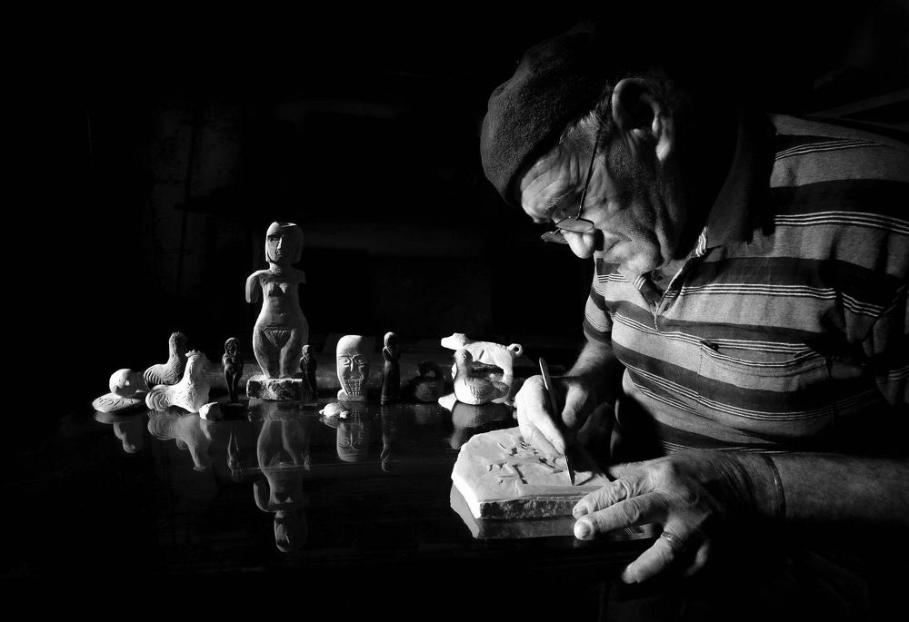 Sculpture by the hand