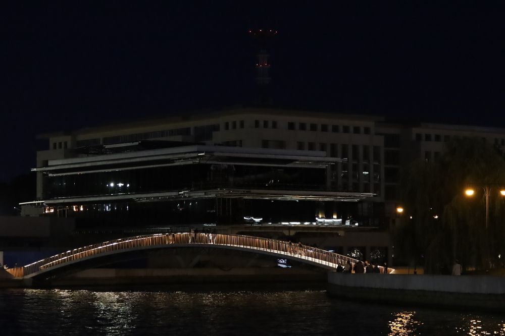 спящий дворец, бодрствующий мост