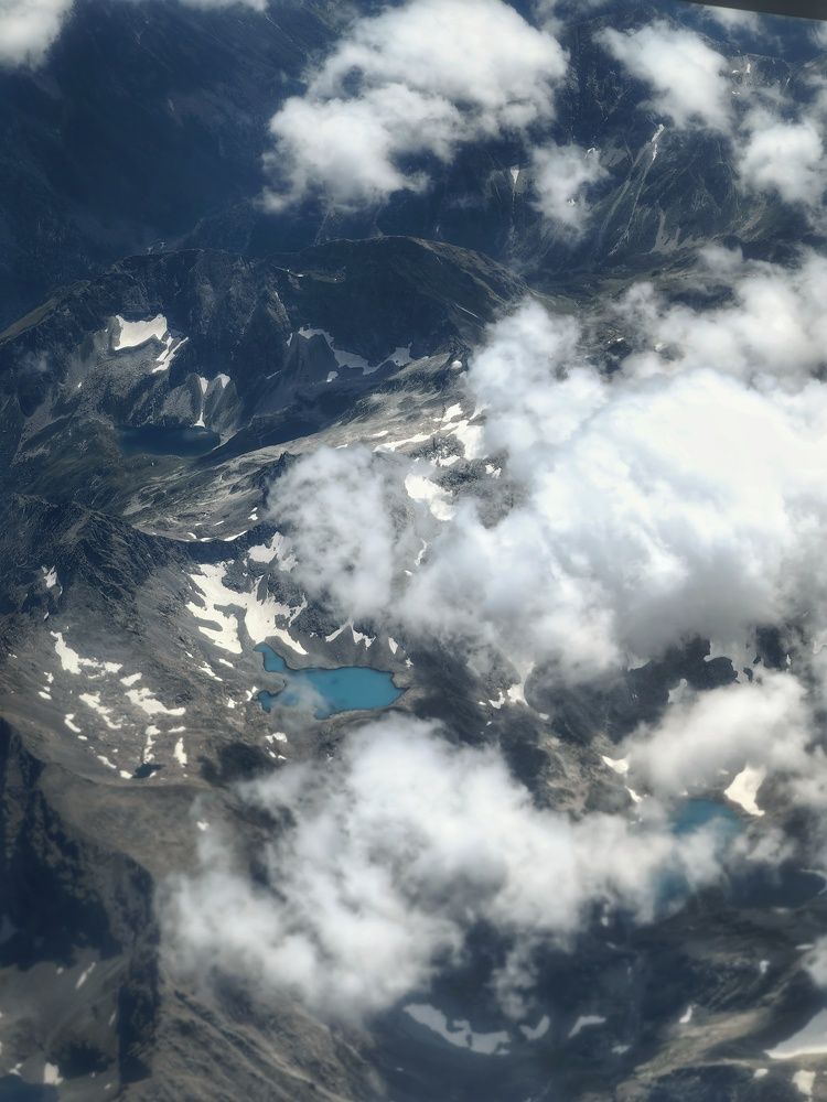 Горное озеро близ Эльбруса